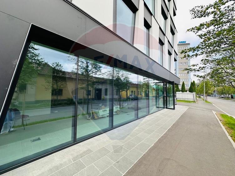 Spațiu comercial - Vitrina - 223 mp - DE INCHIRIAT - zona Garii