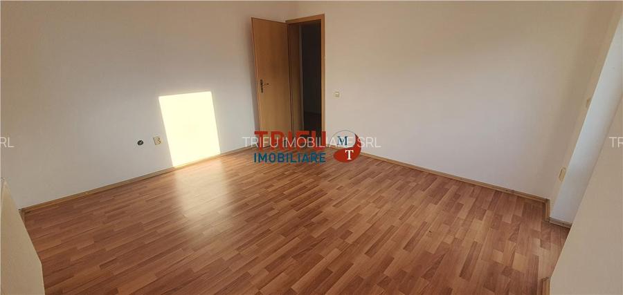 Apartament 3 camere de inchiriat Cetate etaj 2