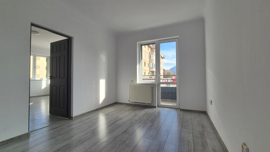 Spațiu comercial, 900 mp utili, 500 mp teren, Astra - Carpaților.