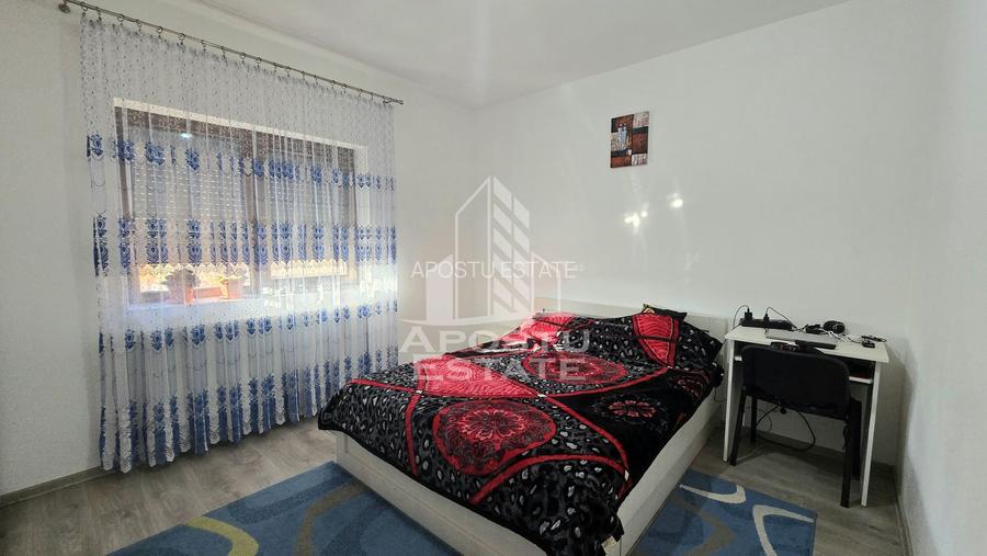 Casa individuala de vanzare cu 4 camere si garaj in Sag, vatra satului - 7