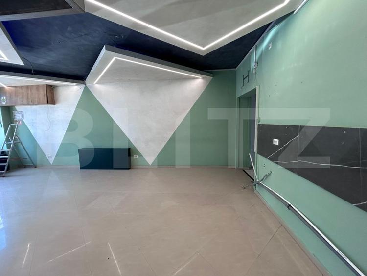 Spatiu comercial pe 2 niveluri, 230 mp, zona semicentrala