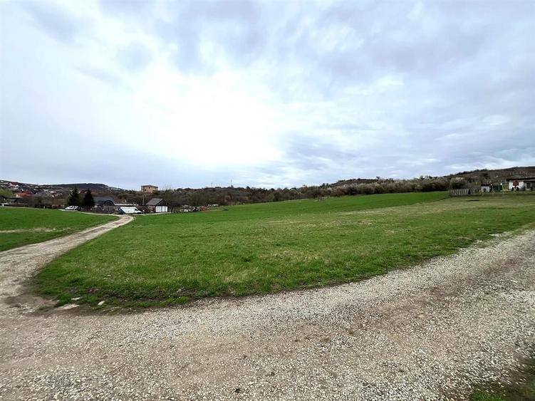 Teren extravilan zona lac Sigmir utilitati