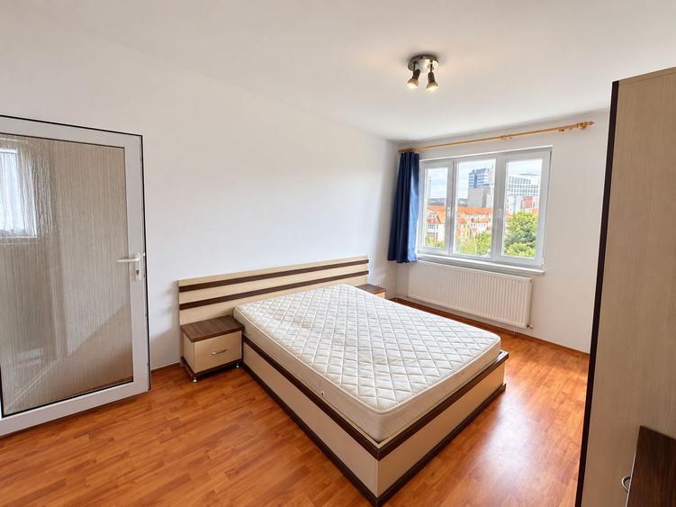 Aradului-Iulius Town | 2 Camere | Etaj Intermediar | Decomandat.