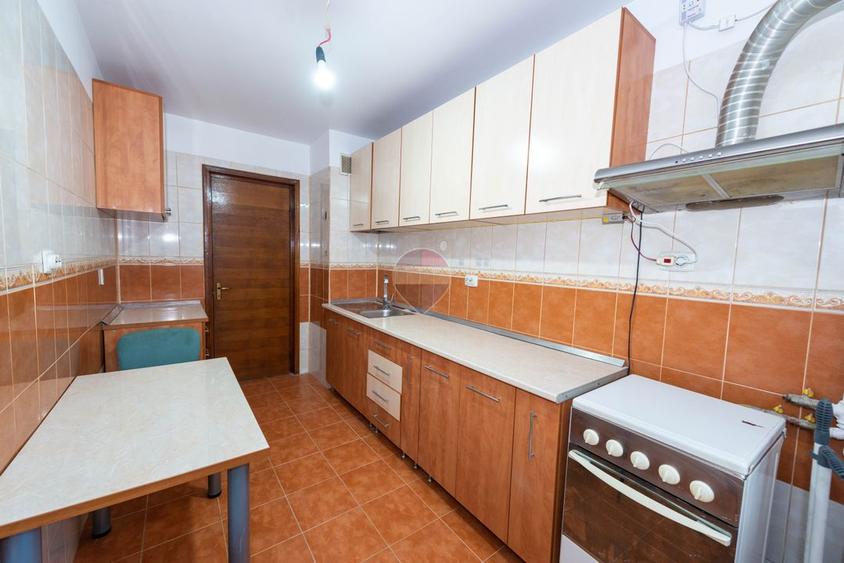 Apartament 3 camere decomandat, 88 mp, an 1982, Piata 1 Mai, Victoriei