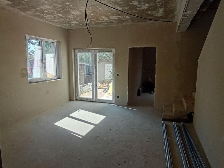 Sanandrei Duplex cu 4 Camere, Drum Asfaltat, Toate Utilitatiile