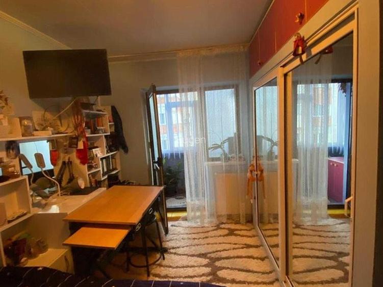 Apartament decomandat 3 camere | Etaj 3 | Complet mobilat și utilat - 1 MAI - 4