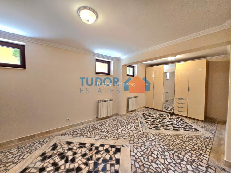 Elegant 10-Bedroom Mansion with Private Pool & Landscaped Garden - 25
