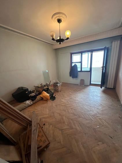 Apartament 3 camere Zona Laris -Finante - etaj 3/4 - 85 mp