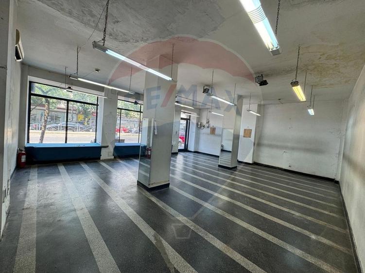De inchiriat spatiu comercial / Vitrina stradala/ Gara de Nord/ 98mp