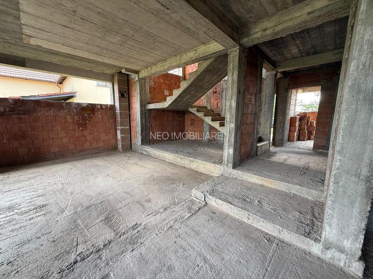 Casa individuala la roșu P+1E, 215mp utili, 994mp teren Peciu Nou