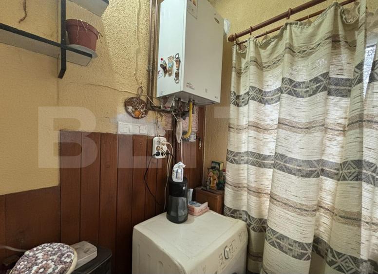 Casa de vanzare, 37 mp, teren 515 mp, zona Titulescu - Semicentral