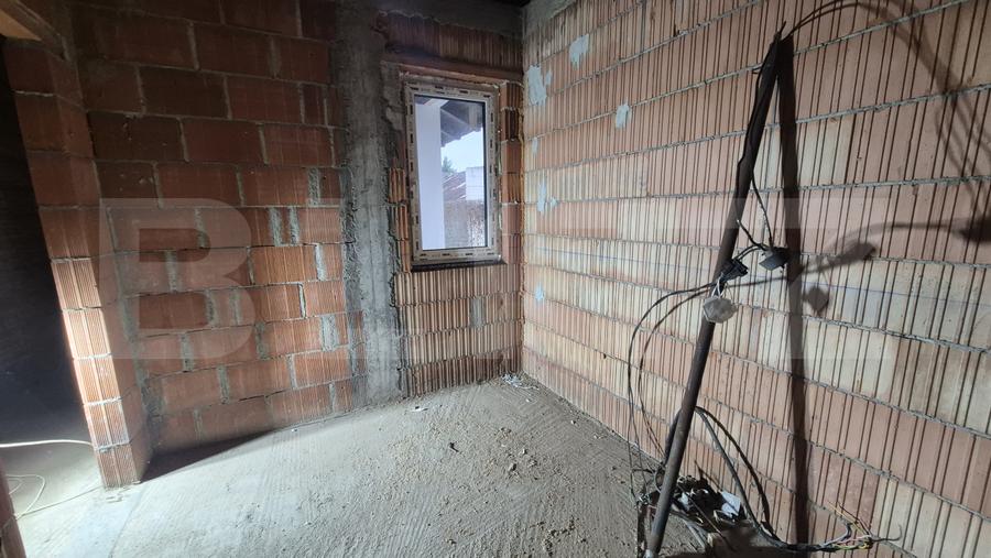 Casa cu 4 camere semifinisata, 92 mp, teren 400 mp, in localitatea Vetis