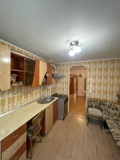 Apartament de vanzare, cu 3 camere decomandat, 68 mp, parter, zona Pasunii