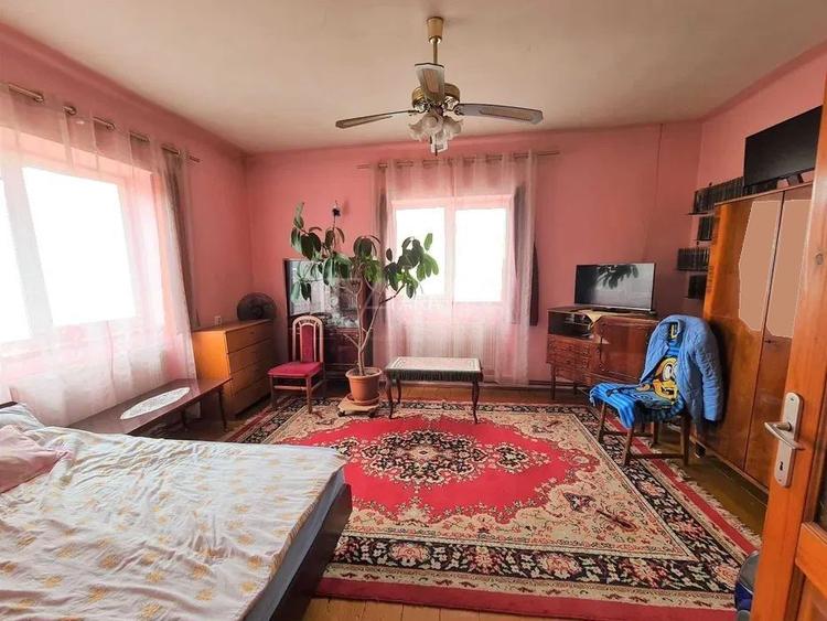 Casă cu teren generos 752 mp - ideală pentru locuință sau dezvoltare. - 2