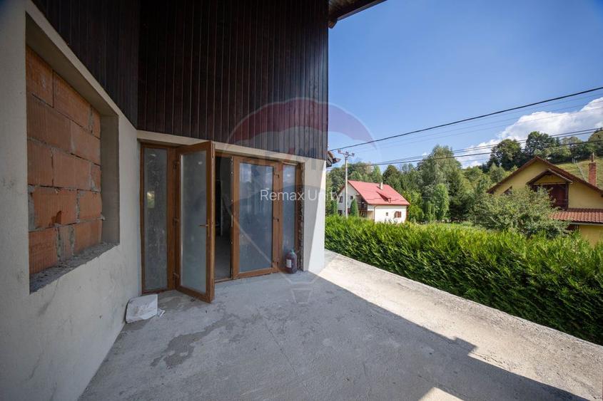 Casă / Vilă cu 8 camere / 7 bai de vânzare, Moieciu de Jos - 9