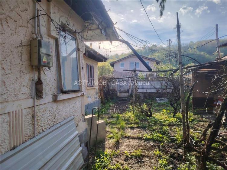 Casa batraneasca, cu toate utilitatile, locatie foarte buna - 2