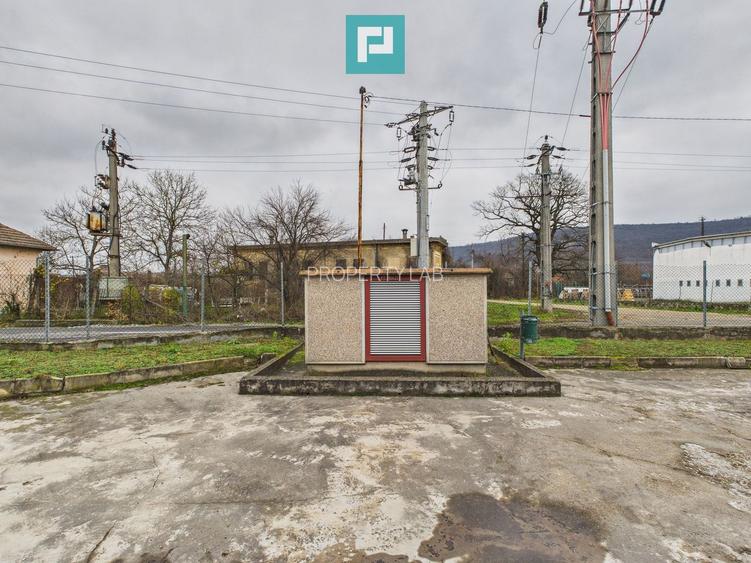 Hală de producție, cu birouri și teren, în Sebiș - 18