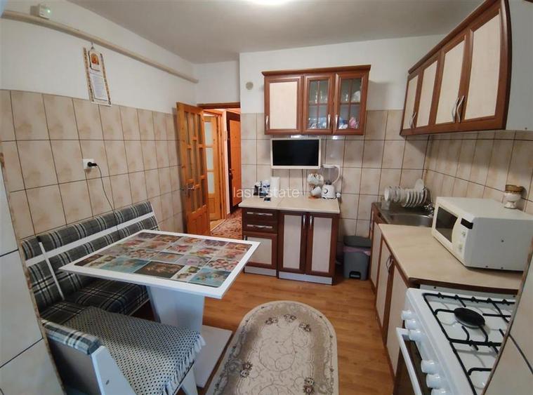 Apartament 3 camere decomandat Etaj 2 - 11