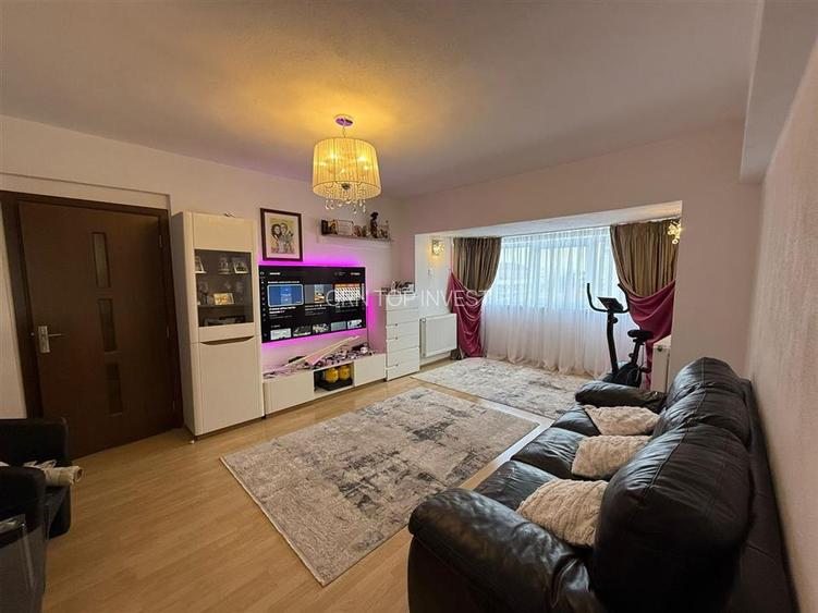 Apartament decomandat cu 3 camere si 2 bai in Turnisor - 13