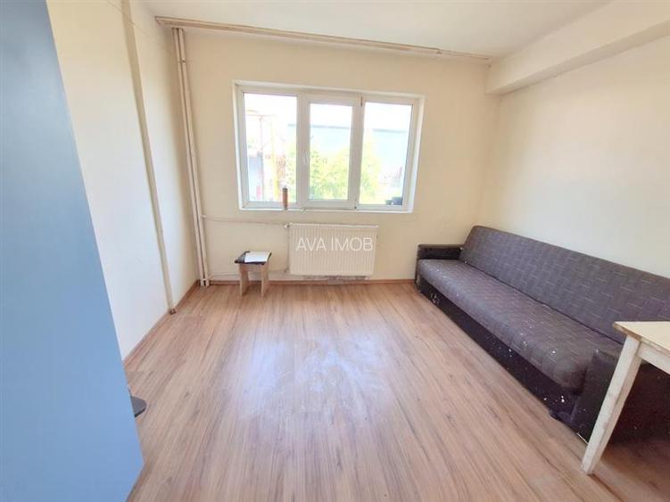 Casa batraneasca  100 mp, teren 4100 mp, zona Izvoare - 5