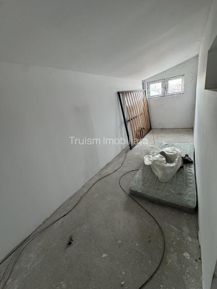 Casă individuală cu 4 camere în B-dul București - 18