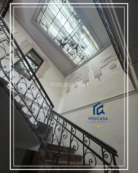 De vanzare Apartament de renovat 4 camere generoase Central Arad - 2