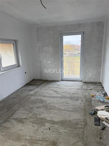 Casa spatioasa cu etaj si curte în Ghimbav - 13