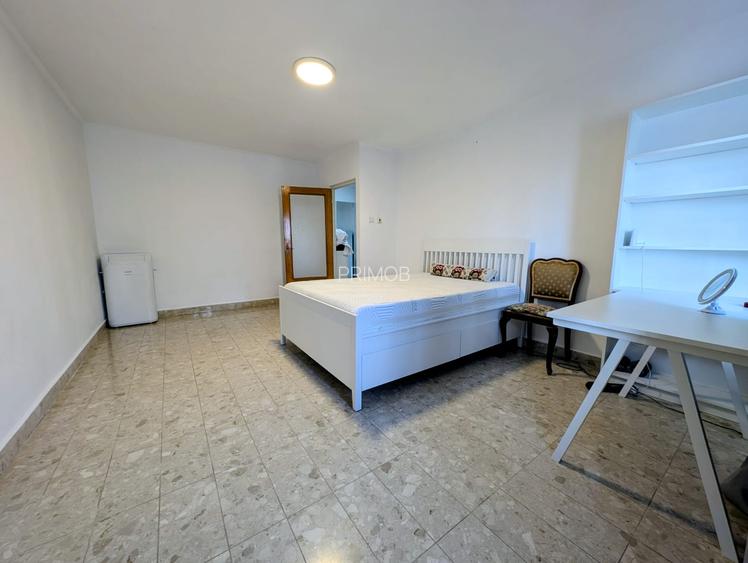 Liberty Mall-Rond Cosbuc,Nasaud stradal,bloc/scara impecabile,semimobilat,S-E - 2