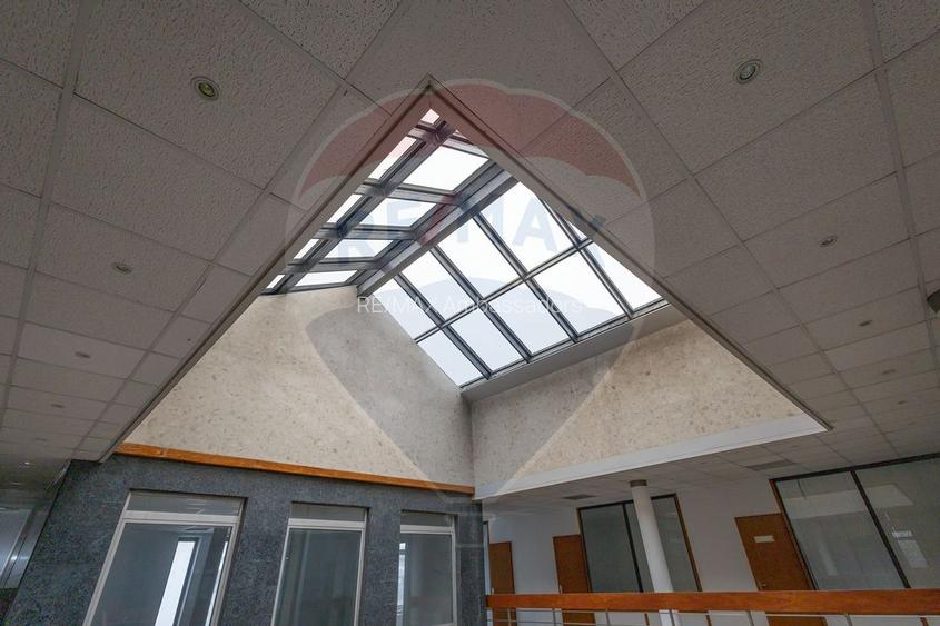 Clădirede închiriat, poziție ultracentrală – ideal clinică/HORECA - 11