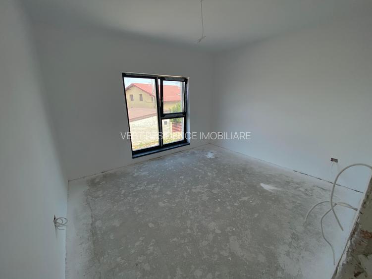 Case individuale cu 4 camere si mansarda. Teren 400 mp. Comision 0 - 19