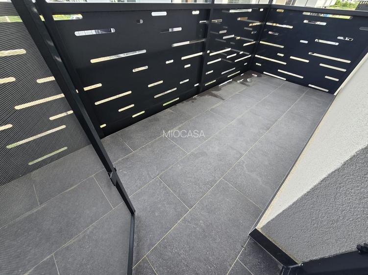 Decomandat. ETAJ 1. Langa Profi. 2 Locuri de Parcare. - 12