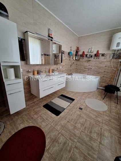 Vila D+P+1+M  - 4 dormitoare/4 bai - Garaj - 5000mp - 2 cai de acces - 9