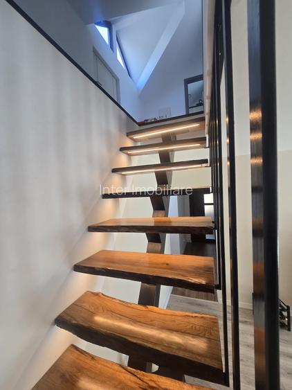 Apartament pe 2 niveluri,et.1+mansarda,3 dormitoare,2 bai,Popas Pacurari: 160956 - 2