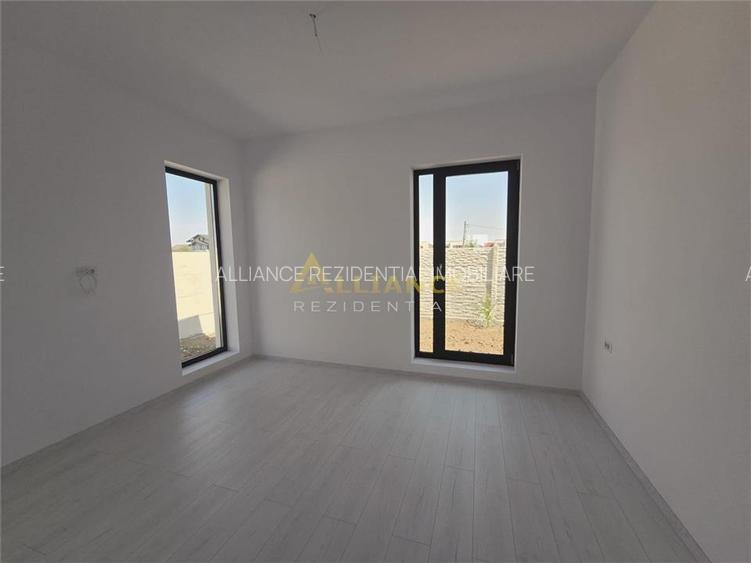 Casa individuala - 4 camere - panouri solare - gaz- curent - 5 min de STV - pod - 5