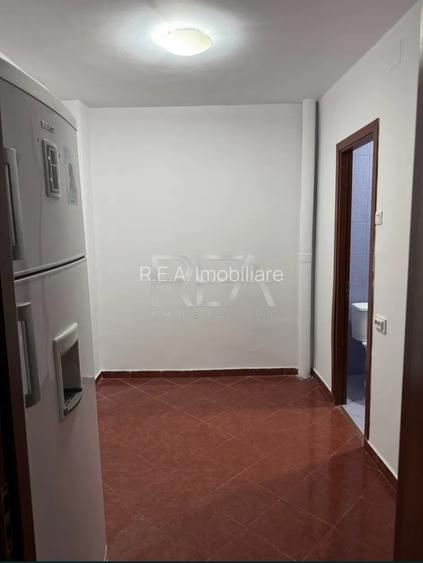 Garsonieră decomandată de vânzare | 41,6 mp total | Metrou la 5 minute - 3