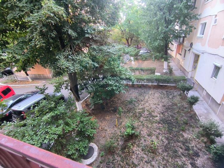 Vanzare ap 3 cam etaj 1 decomandat Miorita sau schimb cu 2 cam si dif - 30