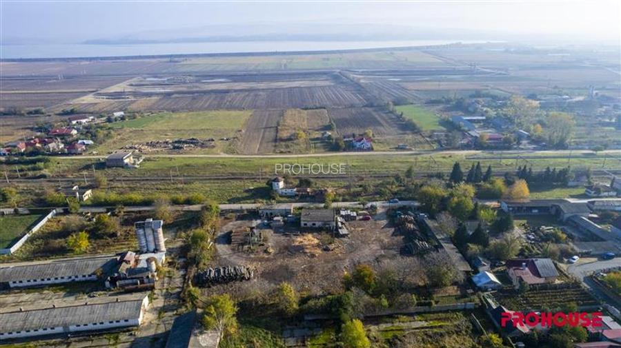 Racaciuni - teren intravilan 6.886mp - hale in suprafata de 265mp - 5