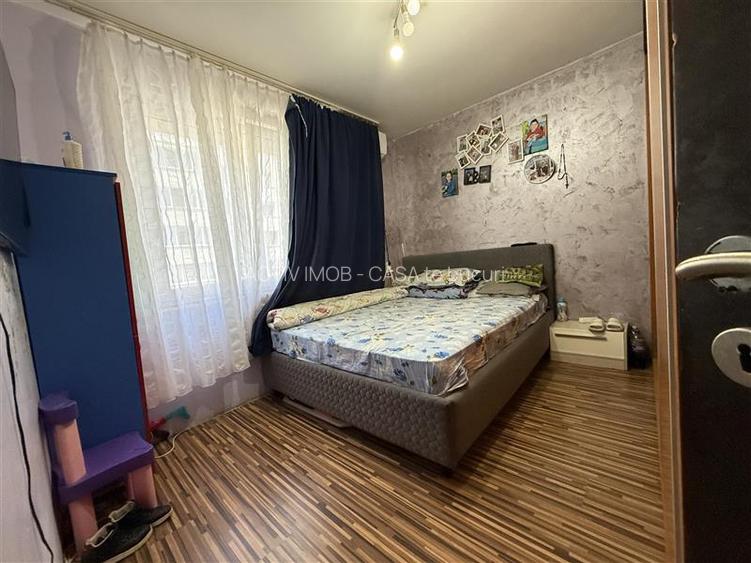 Titan- statuie Salajan,3 camere ,decomandat ,etaj 8. - 5