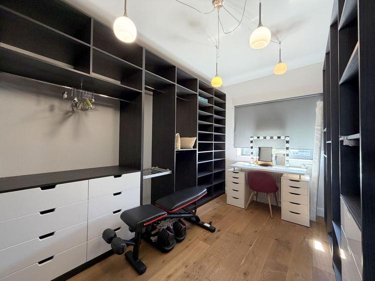 Apartament 4 camere | 2 locuri parcare | panorama superba asupra lacului Emerald