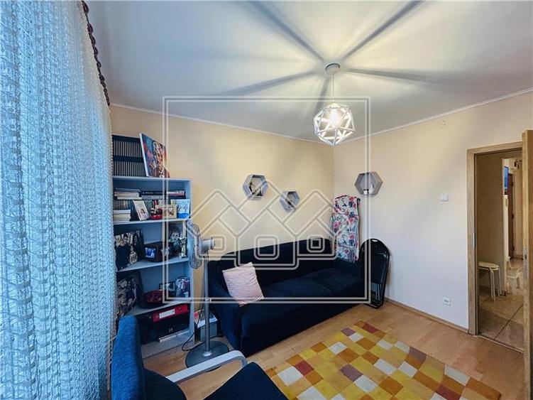 Ap cu 3 camere, 65 mp + balcon, pivnita, mobilat modern, V. Aaron