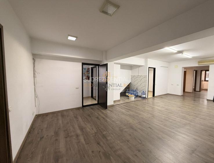 Spatiu comercial, pozitionare excelenta, exact la metrou Aparatorii P - 16