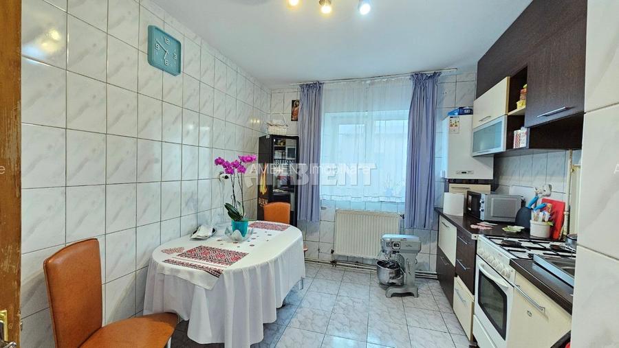 Apartament 3 camere, parțial mobilat, zona CENTRU; - 4