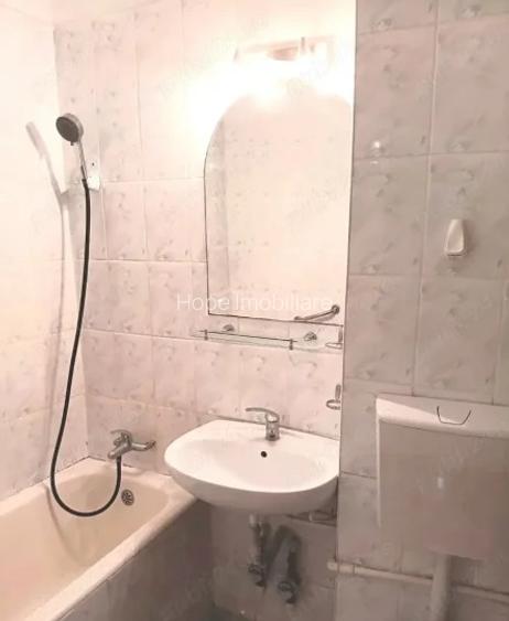 Titan metrou - Apartament 2 camere , decomandat - 3