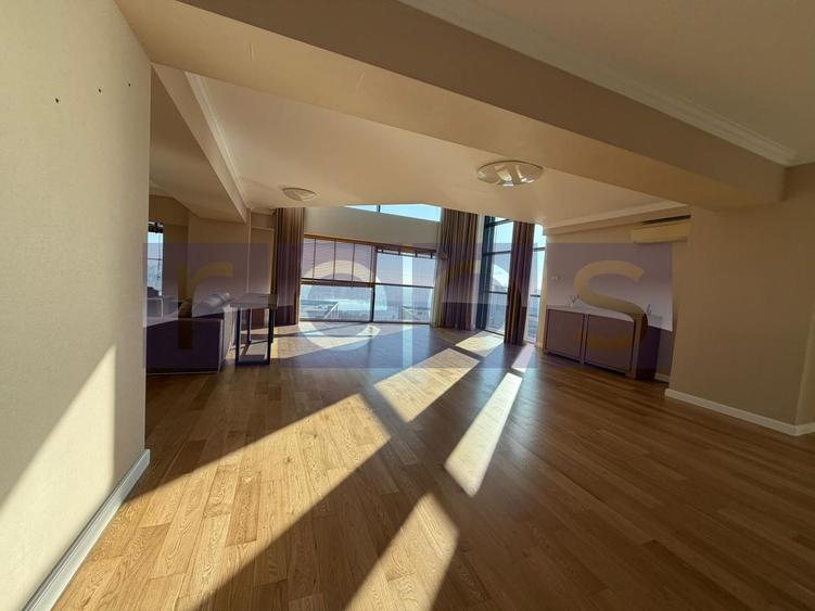 Vanzare penthouse cu view spectaculos in Complex Upground - 27