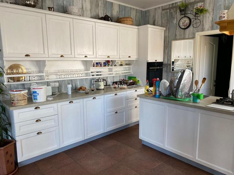 Vilă modernă cu piscină și terase generoase, zona Faget - 10