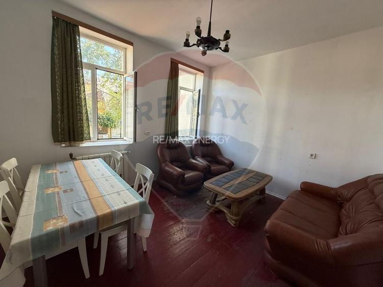 DE ÎNCHIRIAT: Casă/Vilă spațioasă  8 camere  Zona Gara de Nord - 4