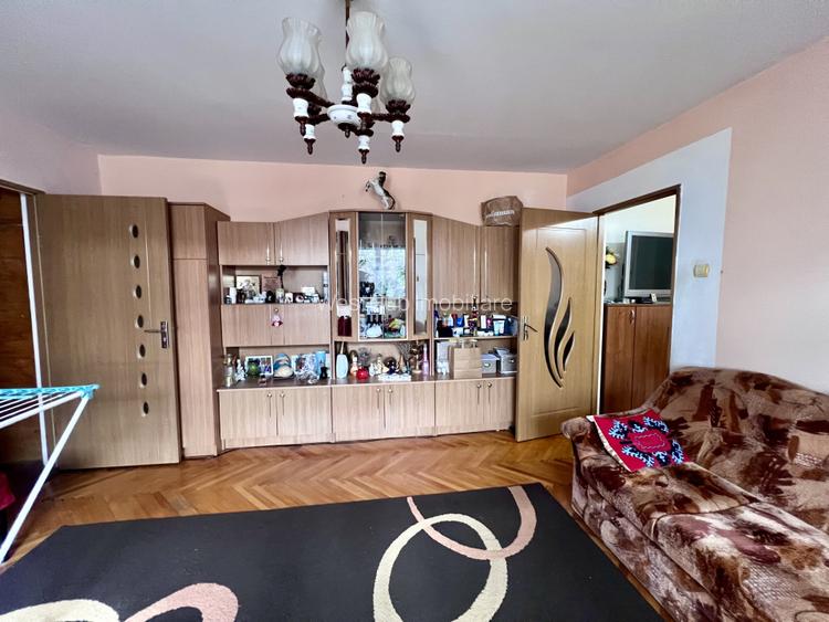  Apartament 3 camere, semidecomandat, 63mp, etaj 2/4 - Zona Lipovei - 2