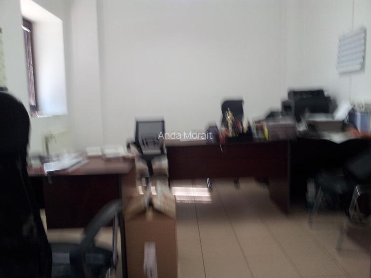 închiriez  la parterul unui imobil de birouri un apartament de 60 mp, - 3