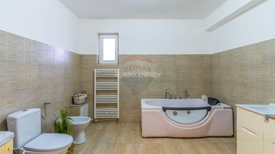 Casă cu 5 camere de vânzare || 400 MP teren || Someseni - 19