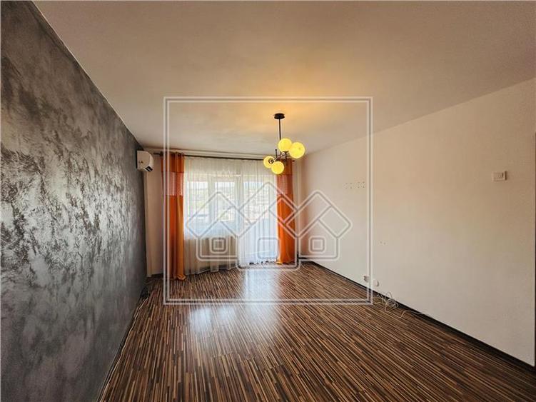 Ap decomandat, renovat, 2 camere, 2 balcoane - aer conditionat